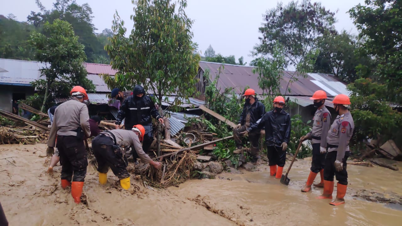 Kegiatan kemanusiaan dalam rangka penanganan pasca banjir bandang di Aceh Tengah.